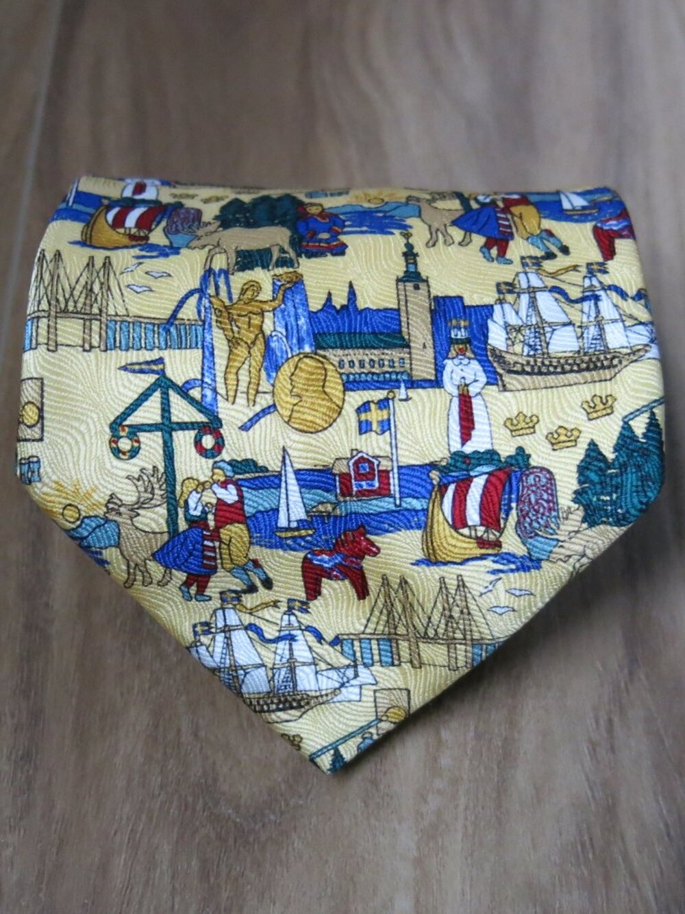 Peer Pure Silk Vibrant Multi Colored Scandinavian Folk Art Novelty Men's Necktie